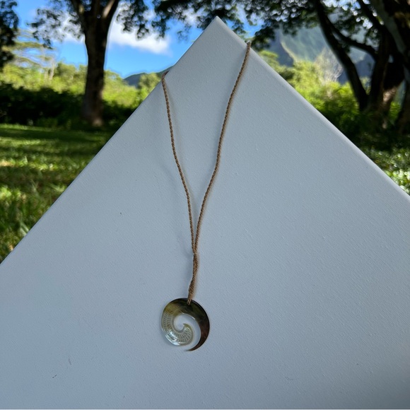 Tahitian Mother of Pearl Turtle Hairclip & Necklaces Set 3 Pieces - Picture 11 of 12